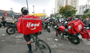 Brasil tem quase 2 milhões de trabalhadores por aplicativo, aponta IBGE